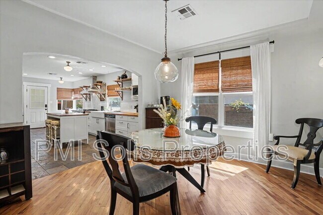 Photo - 724 E Portland St