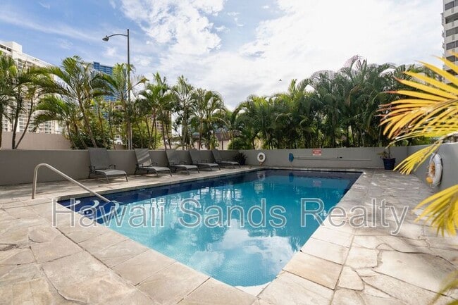 Photo - 1650 Kanunu St