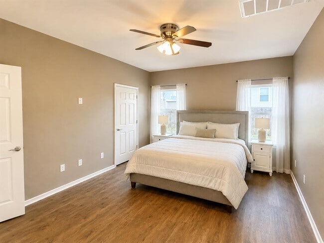 Photo - 305 Dark Horse Ln