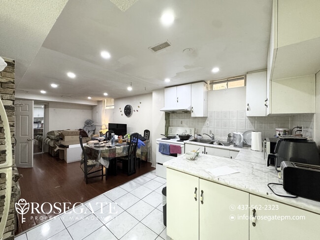 Photo - Spacious 2-Bedroom Basement Apartment with 2 Parking Spaces – Mississauga Unité 2