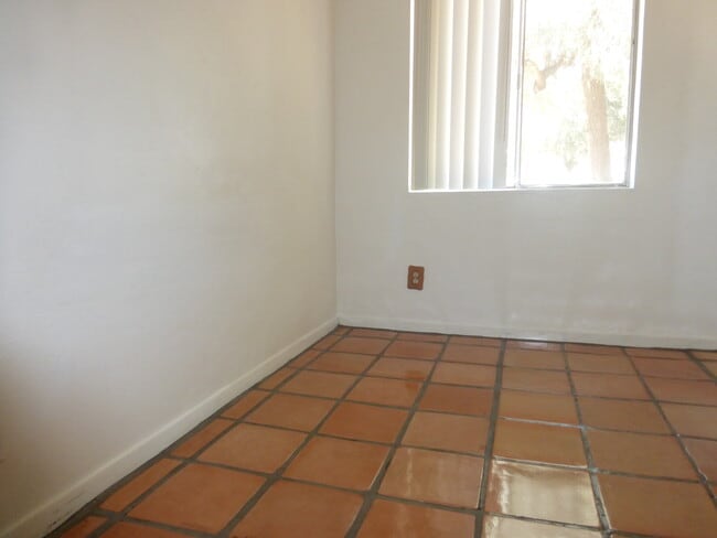 Photo - 407 W Howe St