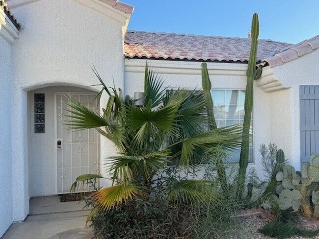 Photo - Pool Home with 3Bedrooms +Bonus Room Bullh...