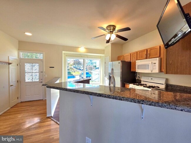 Building Photo - 3989 Hartlake St