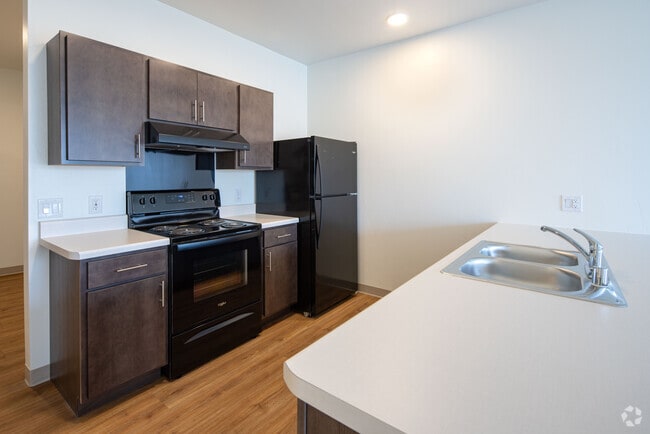 2BR, 1BA - 914SF