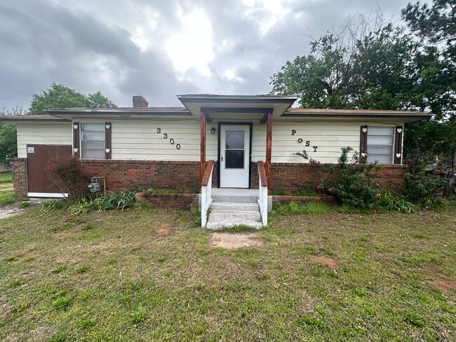 Photo - 4 Bed, 2 Bath, 2 dInng, 2 Living