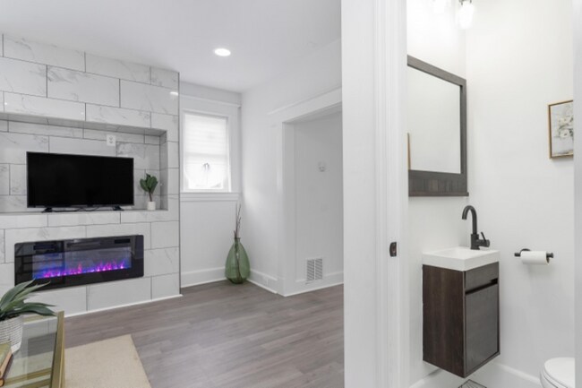 Photo - 4215 Oakford Ave