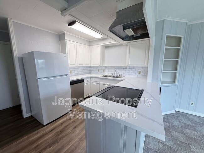 Photo - 3502 Center St