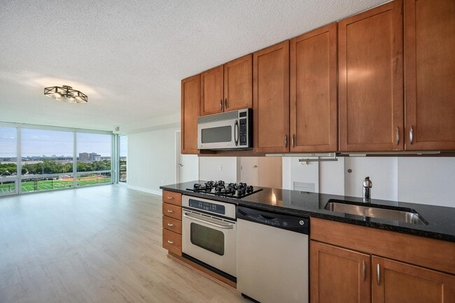 Photo - 9715 Woods Dr Unit 1209