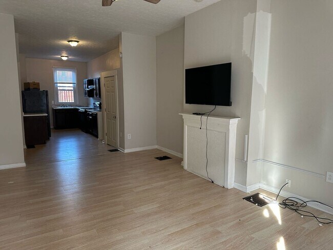 Photo - 3 bedroom Row house on the Northside!