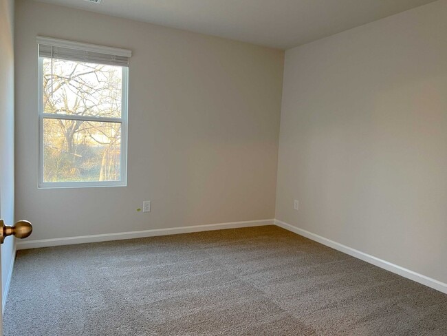 Photo - 723 Lackey St