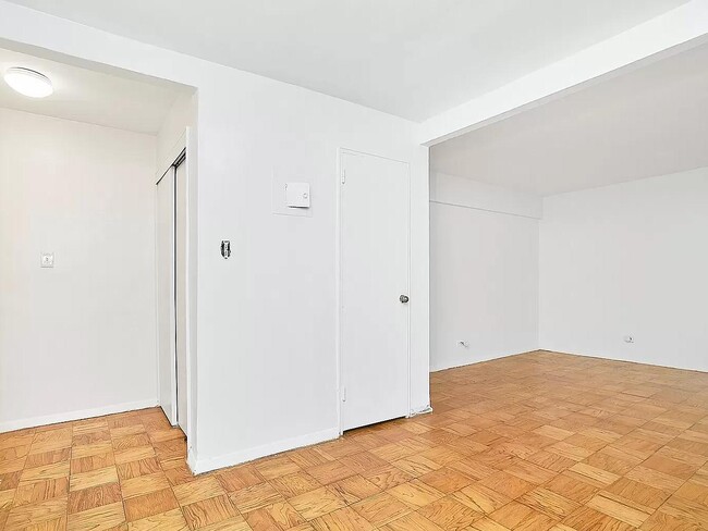 Photo - 310 Lenox Rd Unit 4M