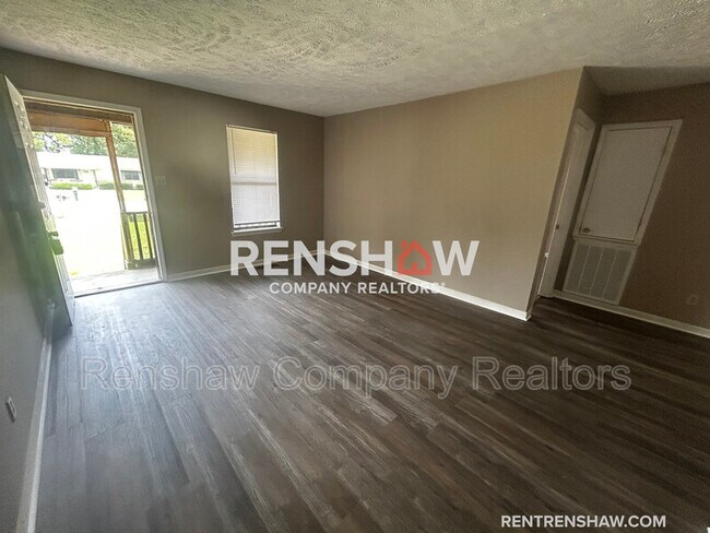 Photo - 181 Lealand Ln