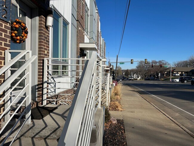 Photo - 212 E 14th St