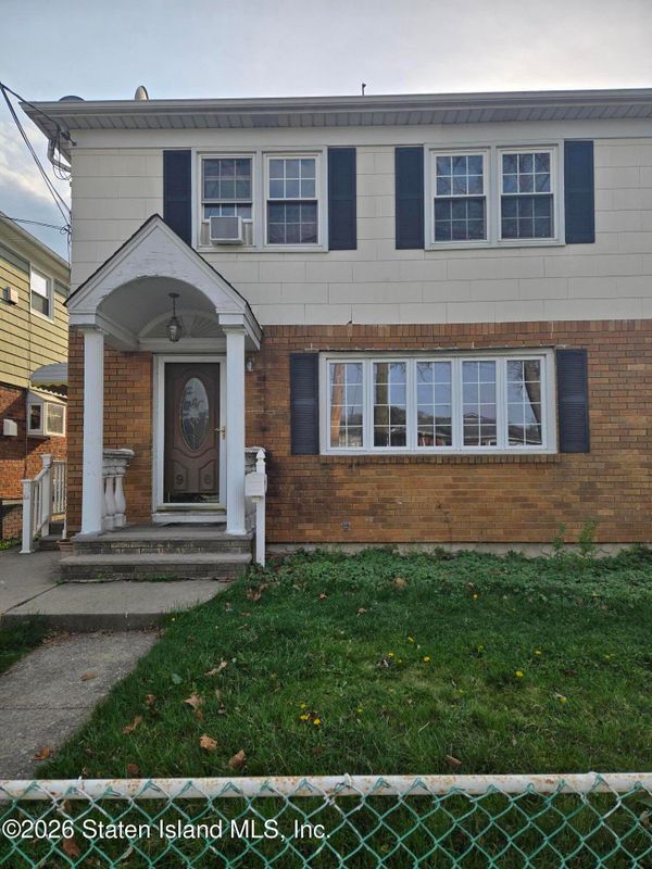 Building Photo - 96 Renwick Ave Unit 1