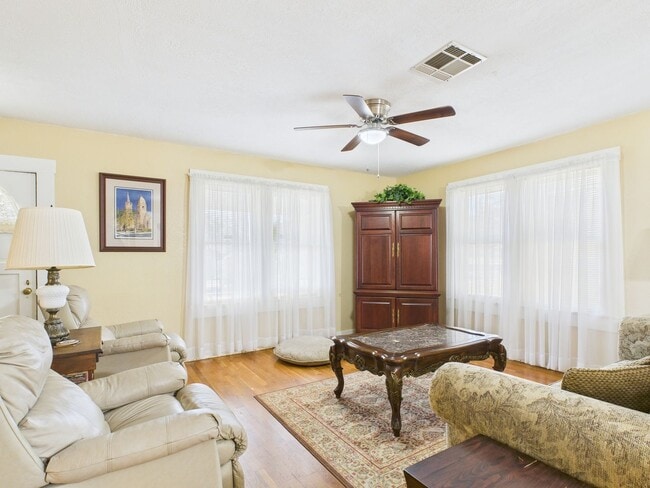 Photo - Quiet home in the central part of town