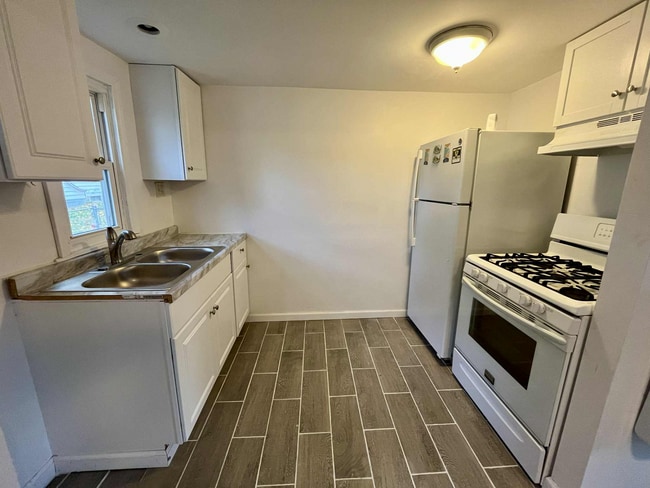 Building Photo - 305 Franklin Ave