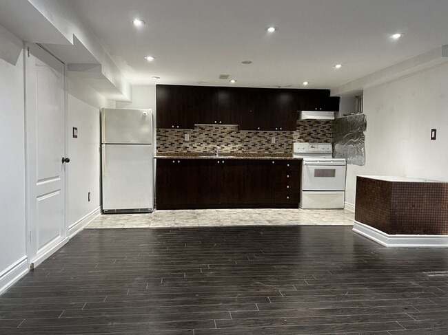 Photo - 10 Burgby Av Unit 2