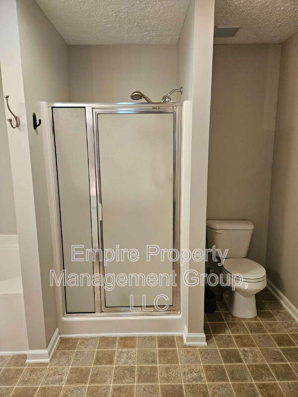 Photo - 202 Castlebury Dr