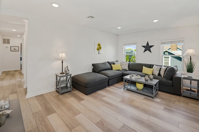 FAMILY ROOM - 227 16th Ave Unit B