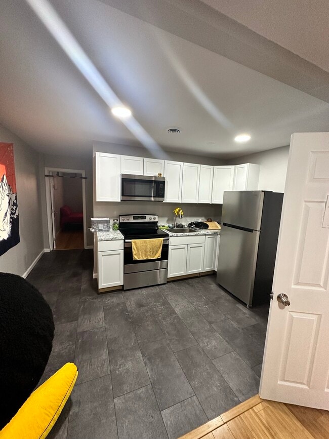 Building Photo - 41 Fayette St Rental