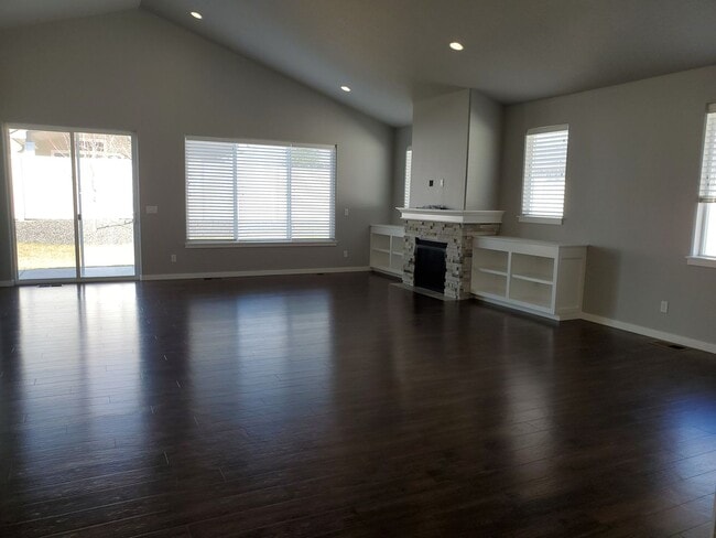 Photo - Immaculate Custom 3 bdrm Home for rent in the Montrose developement!