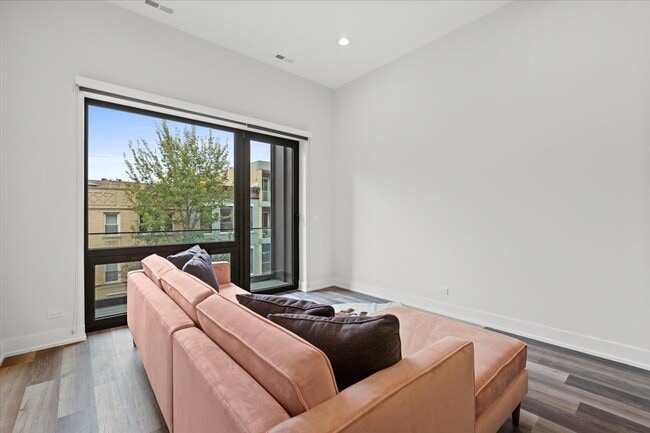 Photo - 2317 N Clark St Unit 301