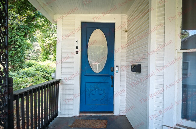 Photo - 108 S Farmerville St