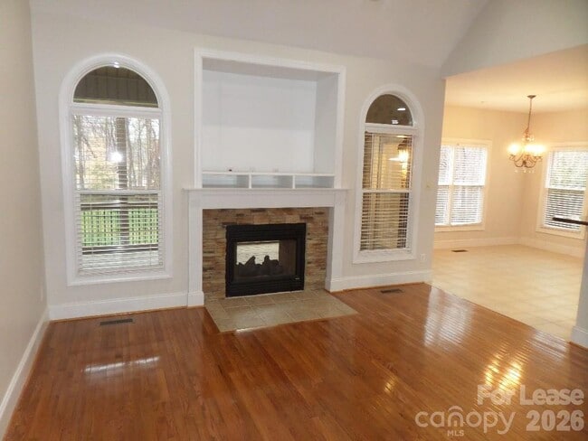 Photo - 421 Greenbay Rd