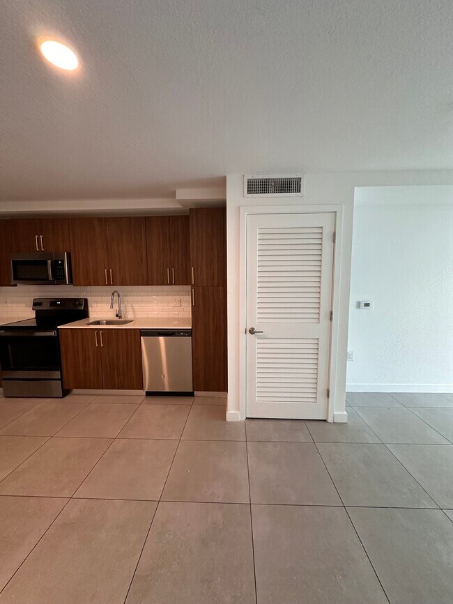 Photo - 1234 NW 8th Ct Unidad B19