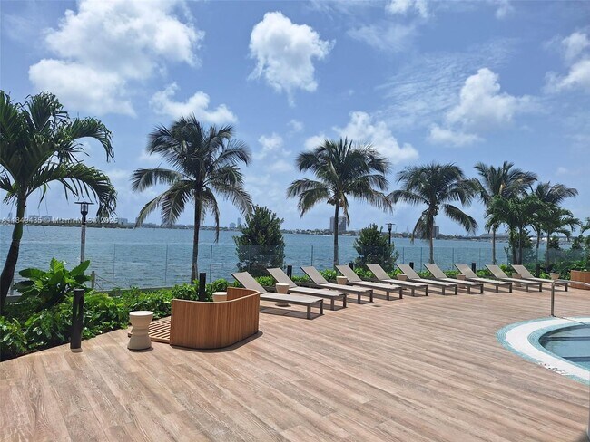 Photo - 700 NE 24th St Unit 4005