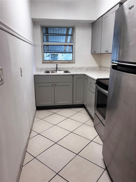 Photo - 1645 NE 12th St Unidad B