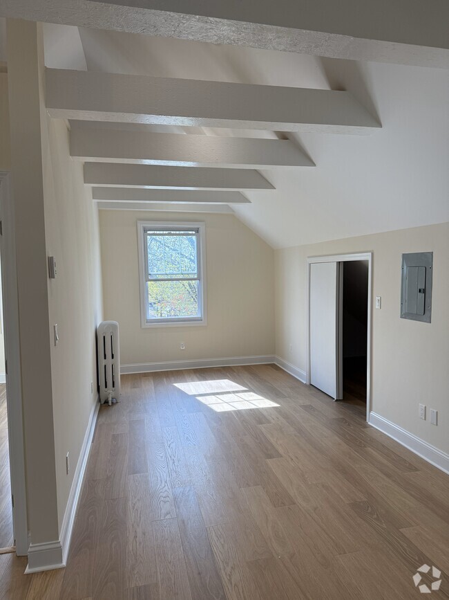 Building Photo - 12 Thomas Pl Unit 3 Rental
