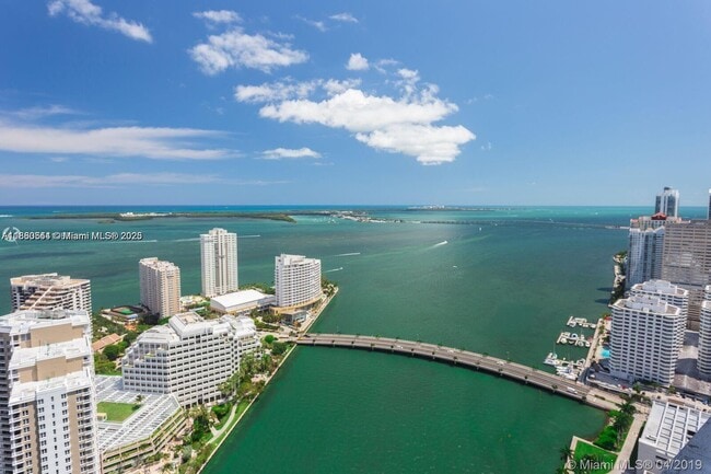 Photo - 495 Brickell Ave Unidad 2702