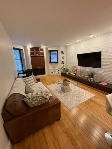 Building Photo - 228 Commonwealth Ave Unit 2R Rental