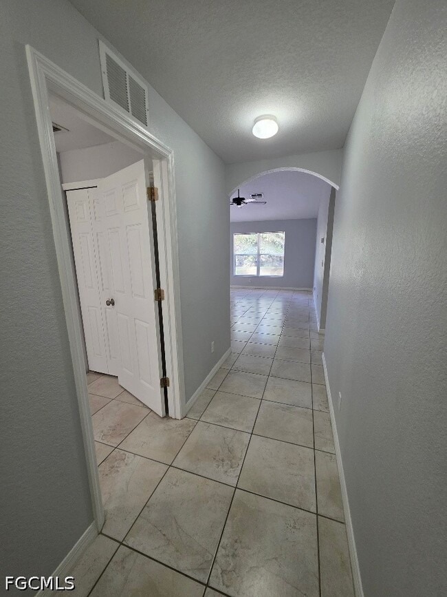 Photo - 332 Rogen St