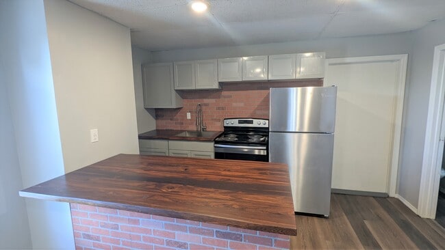 Building Photo - 594 4th St Unit 3