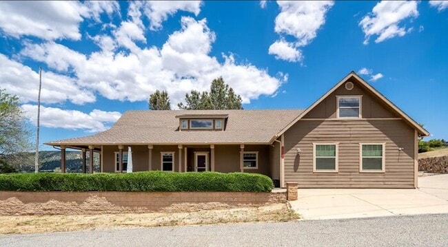 Furnished 4BR Mountain View Home with Garage - Furnished 4BR Mountain View Home with Garage