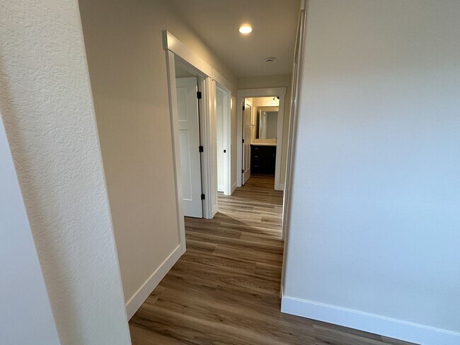 Photo - BOONE661-663 -NEW Unit 661