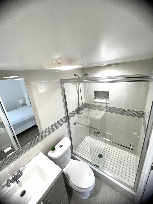 Photo - 7610 Stirling Rd Unidad E203