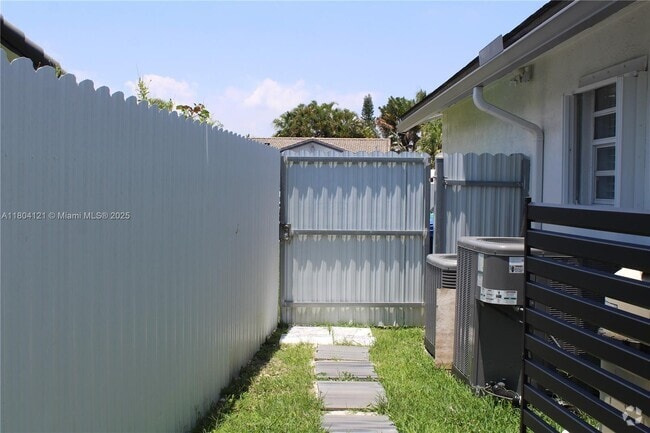 Building Photo - 14670 SW 150th St Unit A Rental