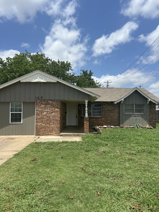 Photo - 109 NE 3rd St