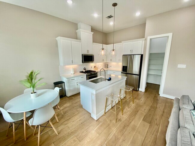 Photo - 303 Queen Sude Ln