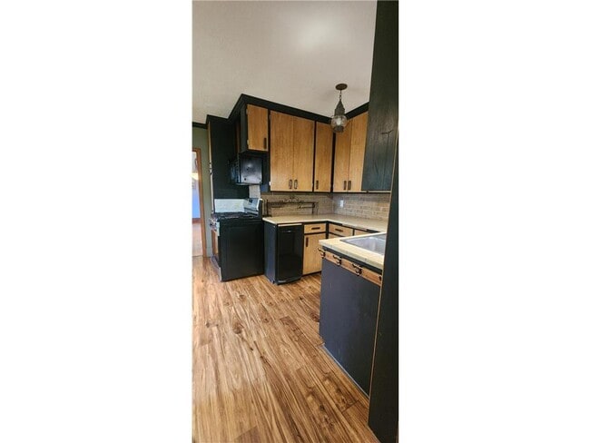 Photo - 108 2nd St S