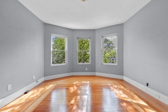 Building Photo - 5 Timothy Ave Unit 2