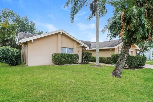 Photo - 12340 Old Country Rd S