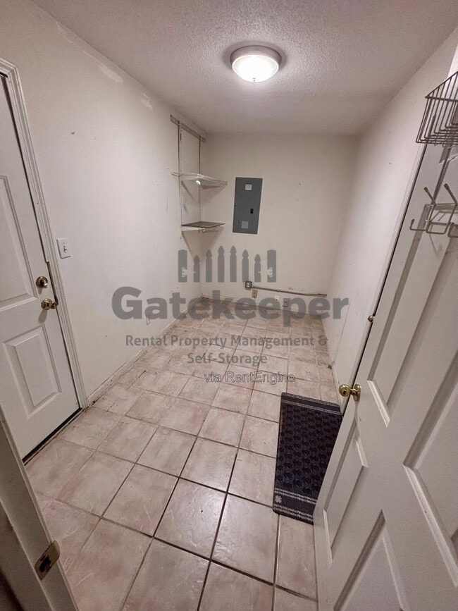Photo - 644 N Fairfield Dr