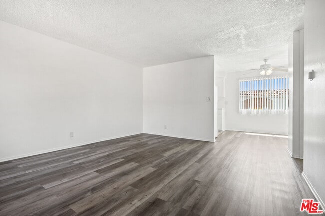 Photo - 14108 Doty Ave