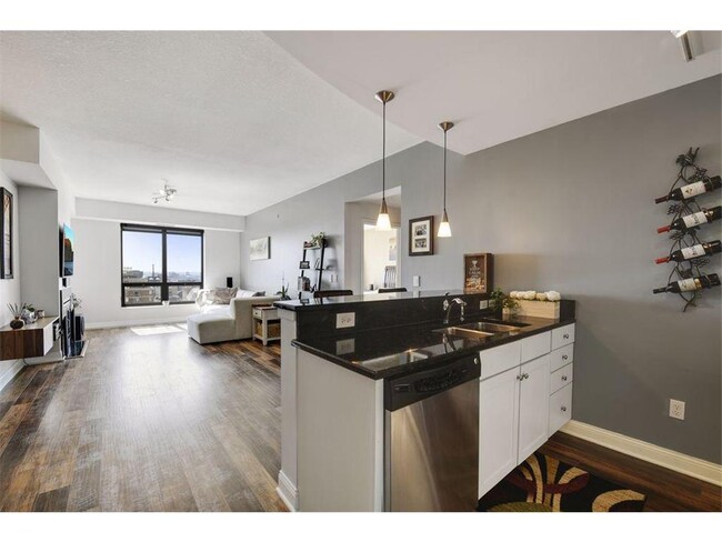 Building Photo - 100 3rd Ave S Unit 1801