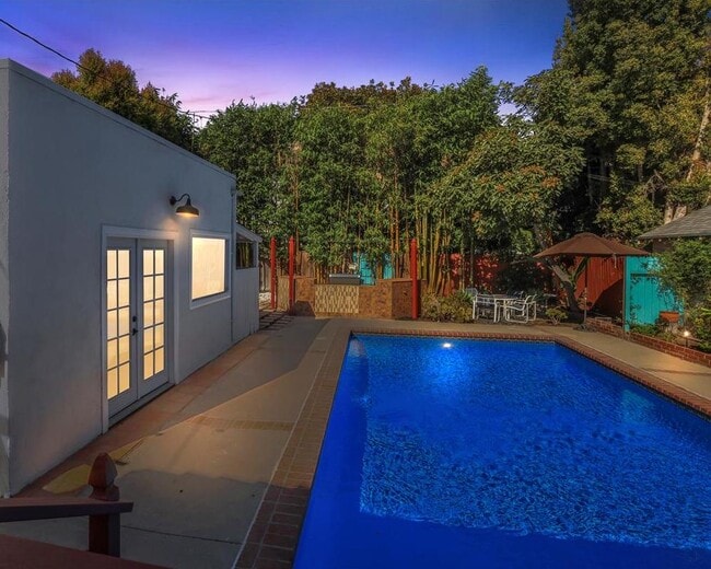 Backyard Oasis - 2350 Malcolm Ave Casa