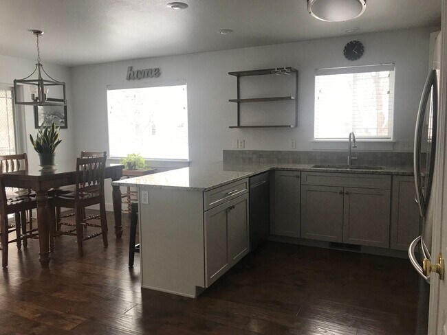 Photo - Beautiful 3 bed, 2 bath in the desirable S...